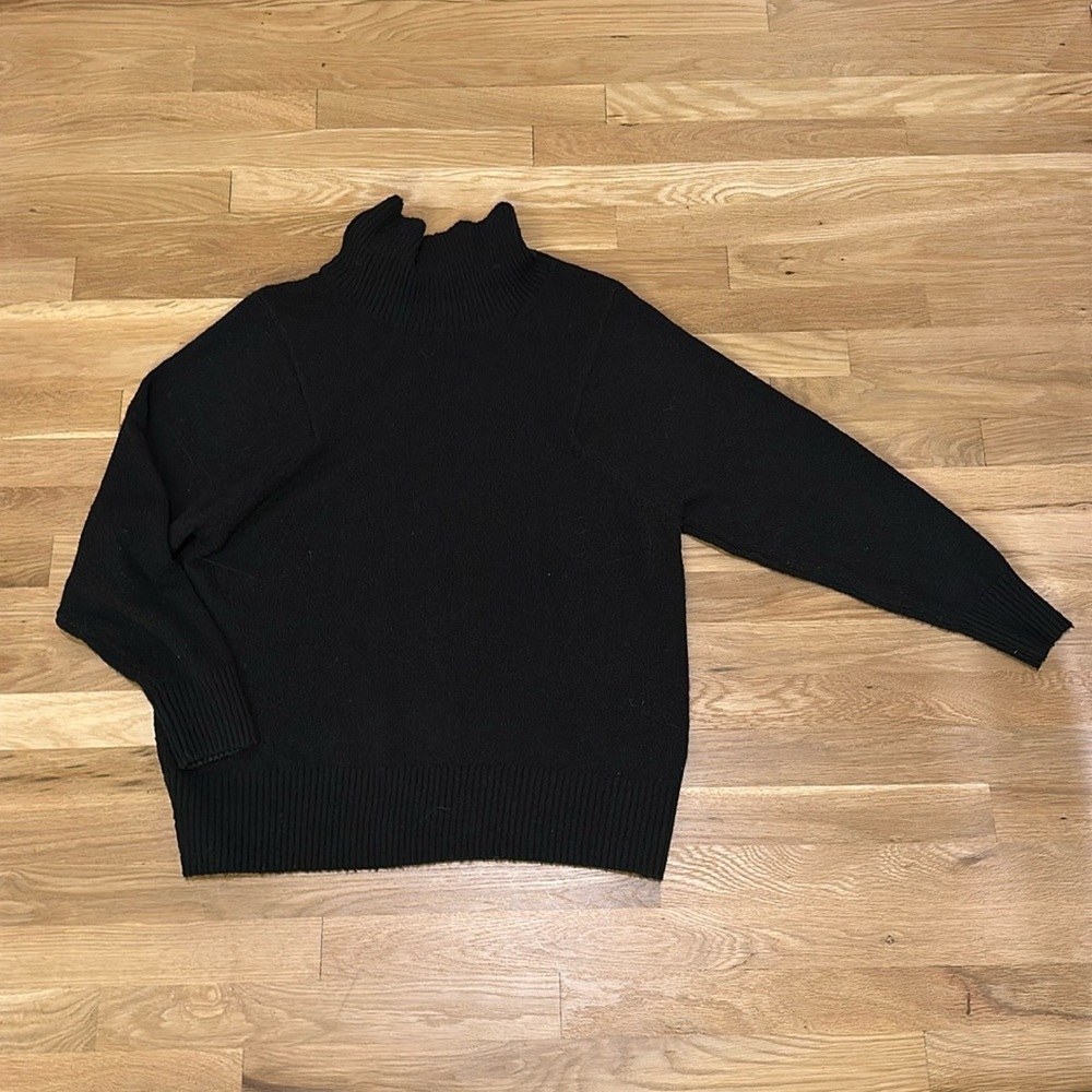 Women’s Treasure & Bond Black Turtleneck Sweater Size Medium
